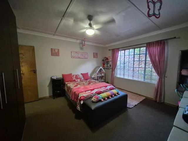5 Bedroom House in Langenhoven Park