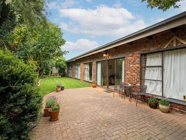5 Bedroom House in Langenhoven Park