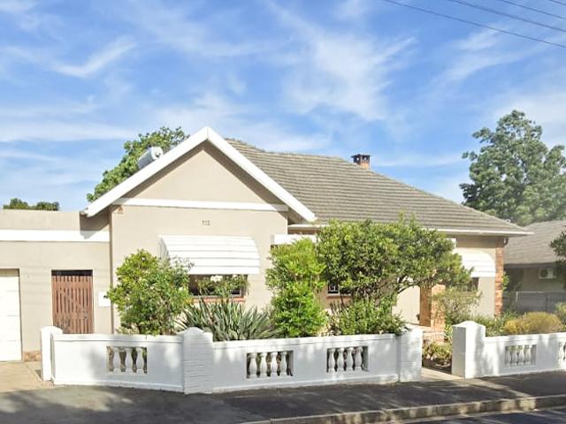 5 Bedroom House in Lemoenkloof