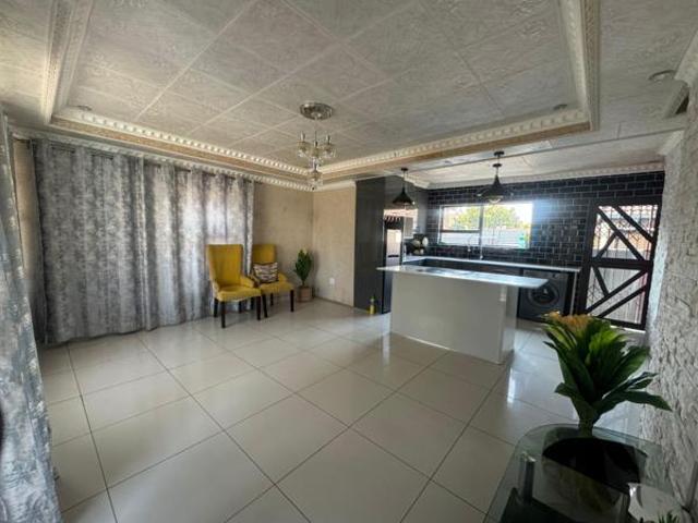 5 Bedroom House in Lesedi Park