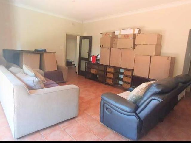 5 Bedroom House in Linden