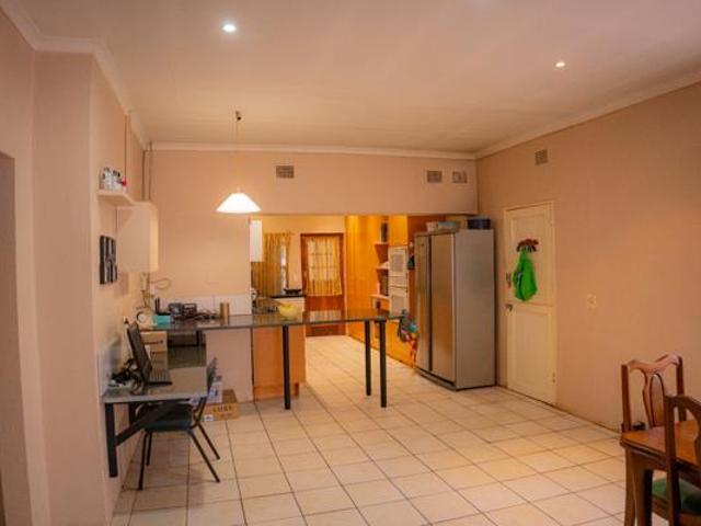 5 Bedroom House in Lyttelton Manor