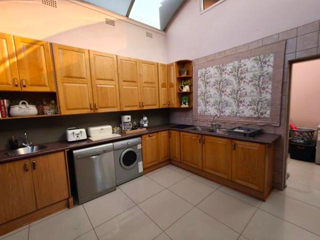 5 Bedroom House in Lyttelton Manor