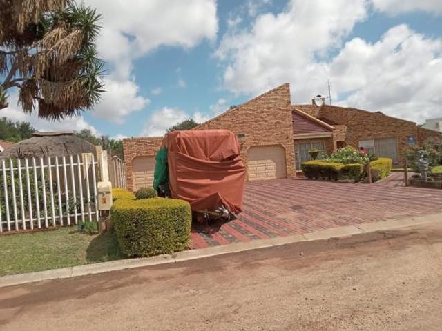 5 Bedroom House in Mmabatho Unit 6