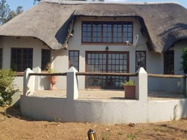 5 Bedroom House in Mnandi AH
