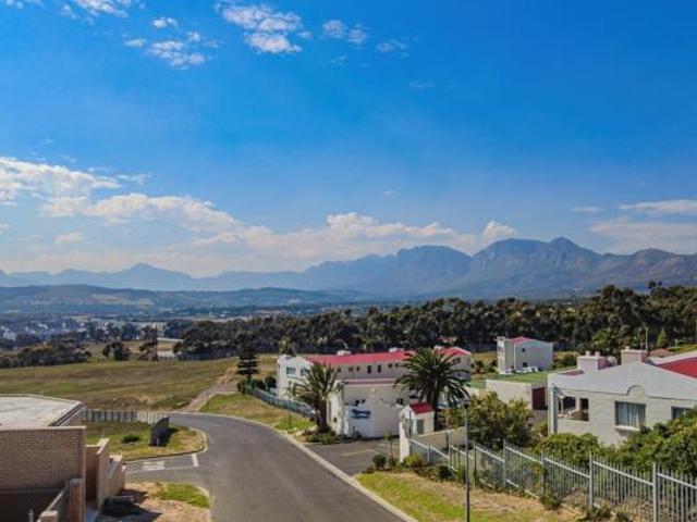 5 Bedroom House in Mountainside