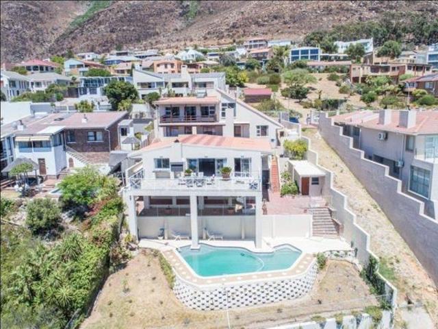 5 Bedroom House in Mountainside