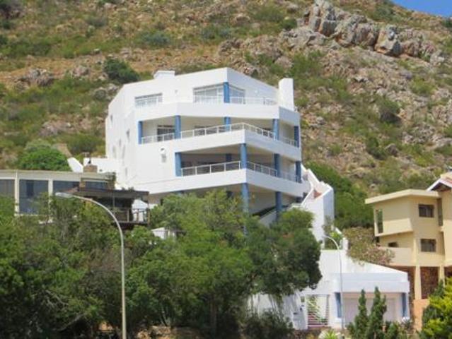 5 Bedroom House in Mountainside