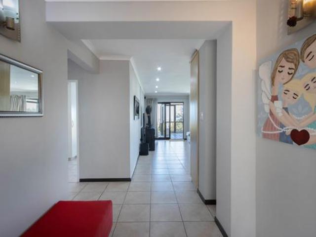 5 Bedroom House in Mountainside