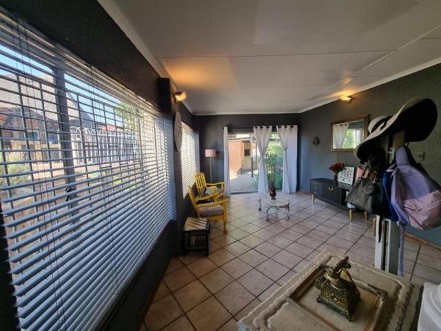 5 Bedroom House in Model Park