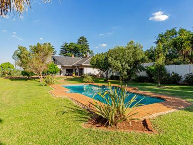 5 Bedroom House in Monavoni