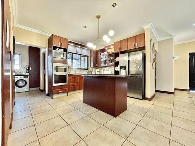 5 Bedroom House in Monavoni