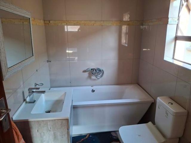 5 Bedroom House in Monavoni