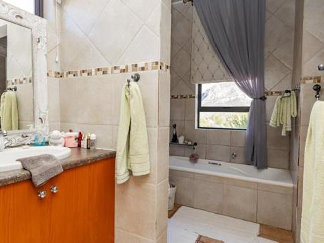 5 Bedroom House in Montagu