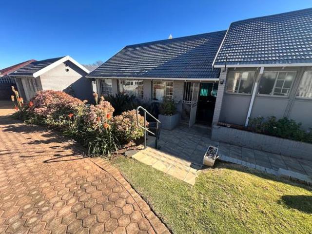 5 Bedroom House in Monument
