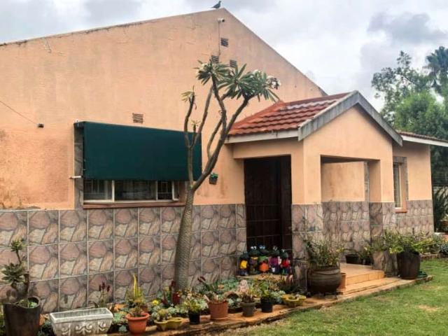 5 Bedroom House in Mooinooi