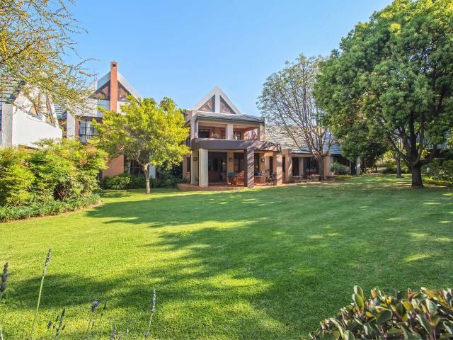 5 Bedroom House in Mooikloof Equestrian Estate