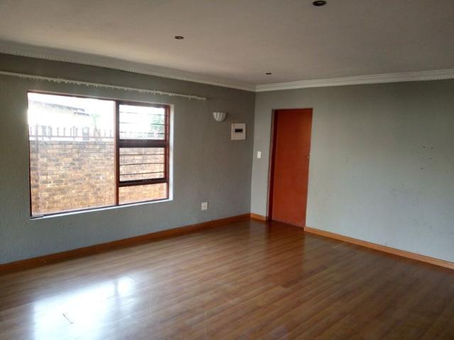 5 Bedroom house in Moreleta Park For Sale