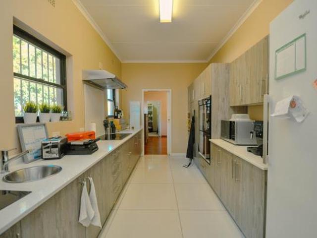 5 Bedroom House in Morningside