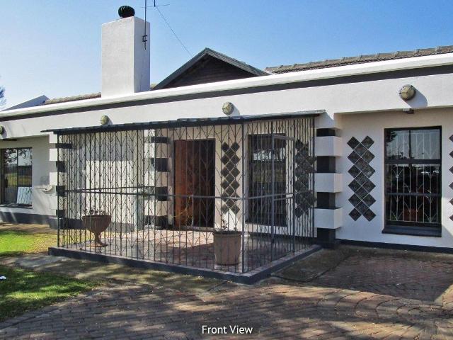 5 Bedroom House in Mackenzie Park