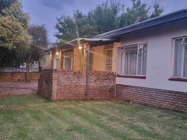 5 Bedroom House in Magalieskruin