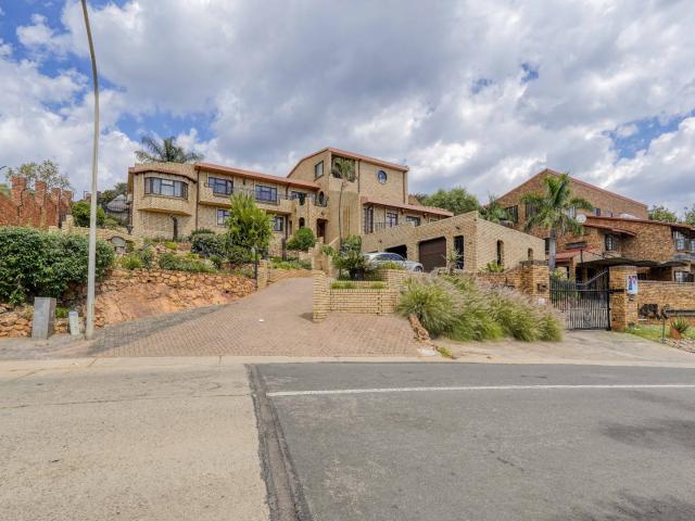 5 Bedroom House in Magalieskruin
