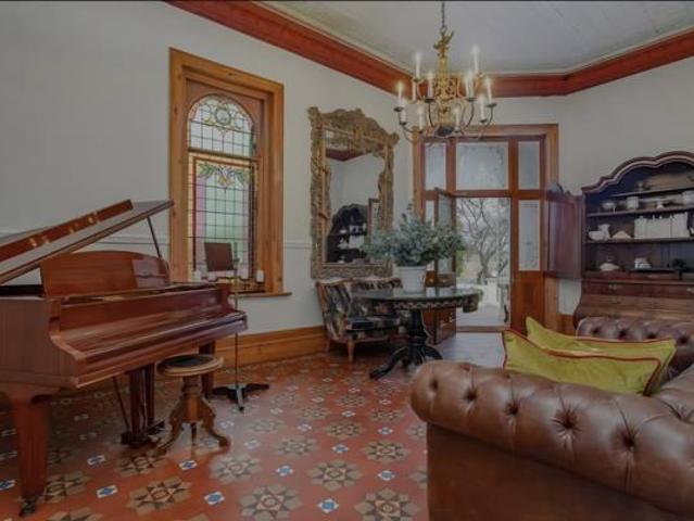 5 Bedroom House in Malmesbury