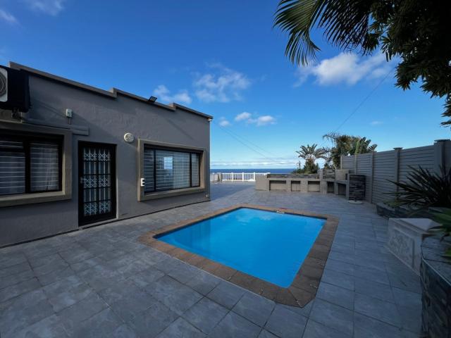 5 Bedroom House in Manaba Beach