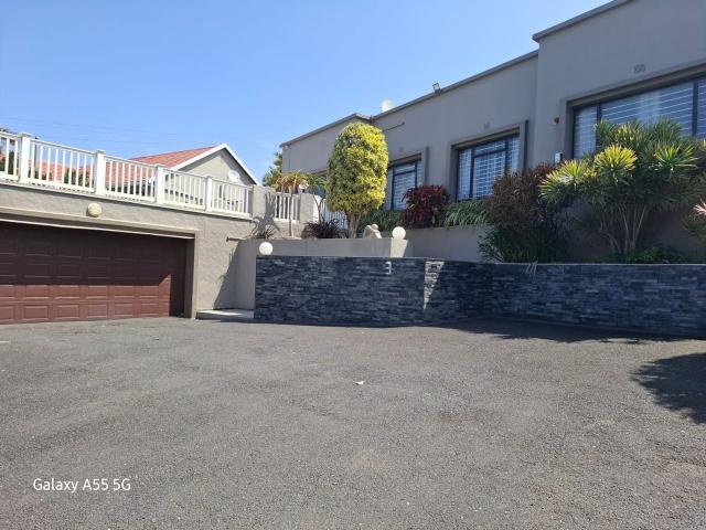5 Bedroom House in Manaba Beach