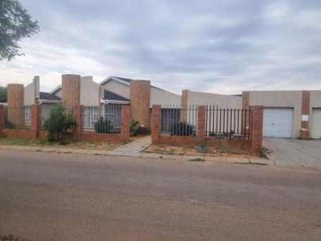 5 Bedroom House in Manzil Park
