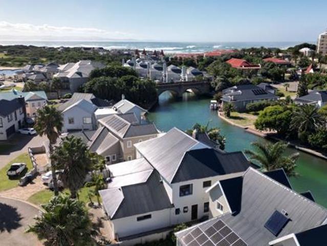 5 Bedroom House in Marina Martinique