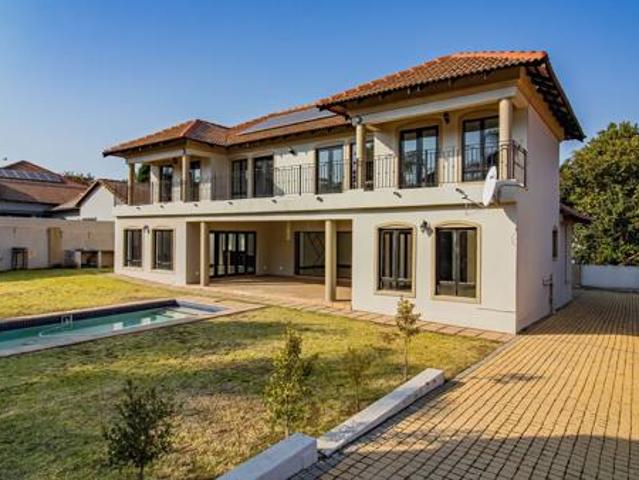 5 Bedroom House in Maroeladal