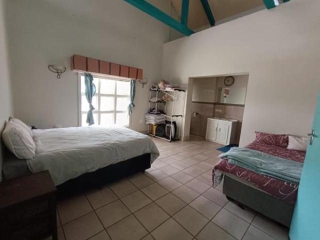 5 Bedroom House in Marlbank