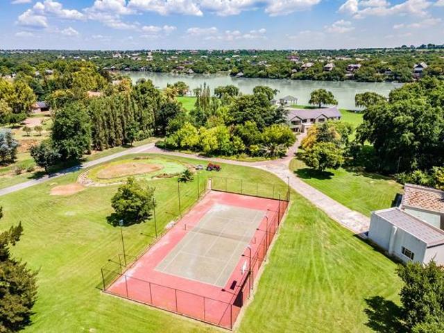 5 Bedroom House in Marlbank