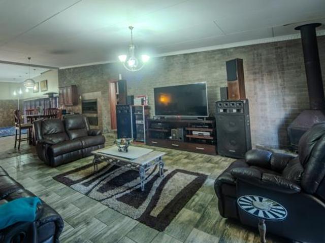 5 Bedroom House in Meyerville