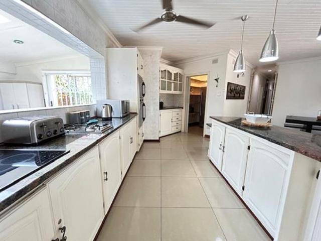 5 Bedroom House in Meer En See
