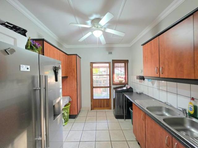 5 Bedroom House in Meer En See