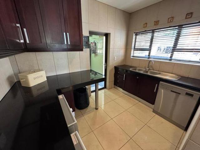 5 Bedroom House in Meer En See