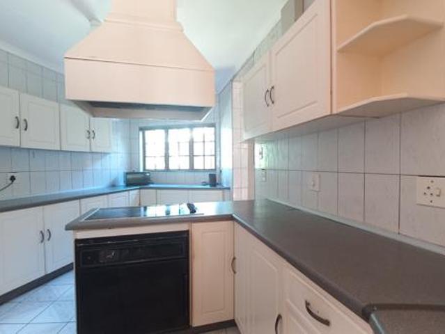 5 Bedroom House in Meer En See