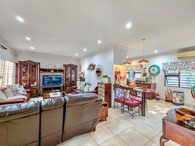 5 Bedroom House in Meer En See