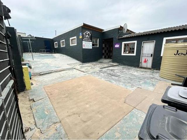 5 Bedroom House in Mfuleni