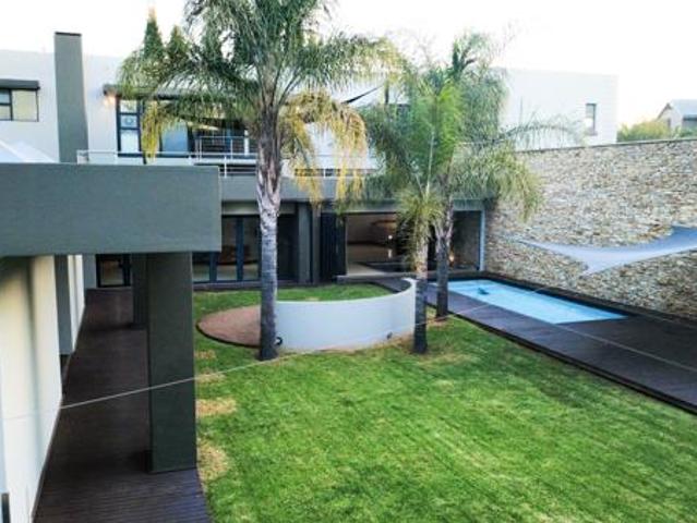 5 Bedroom House in Midlands Estate