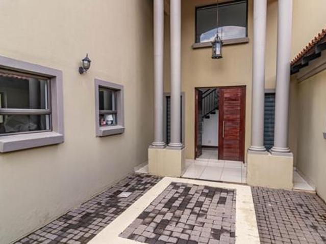 5 Bedroom House in Midlands Estate