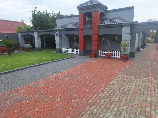 5 Bedroom House in Miederpark