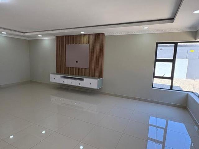 5 Bedroom House in Minerva Gardens