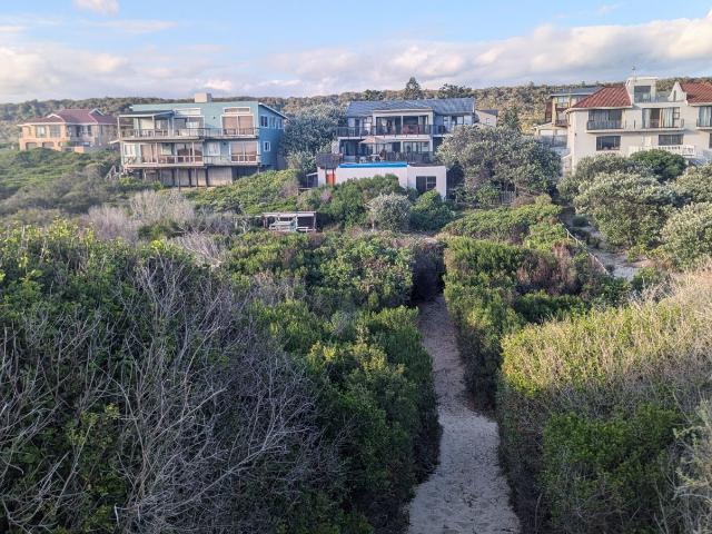 5 Bedroom House in Myoli Beach