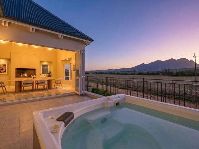 5 Bedroom House in Nooitgedacht Village