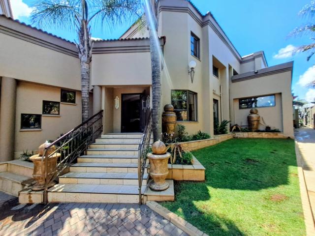 5 Bedroom House in Noordheuwel