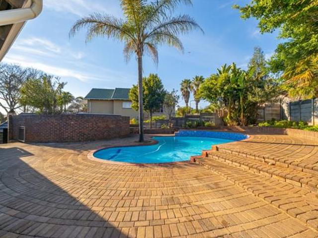 5 Bedroom House in Noordheuwel