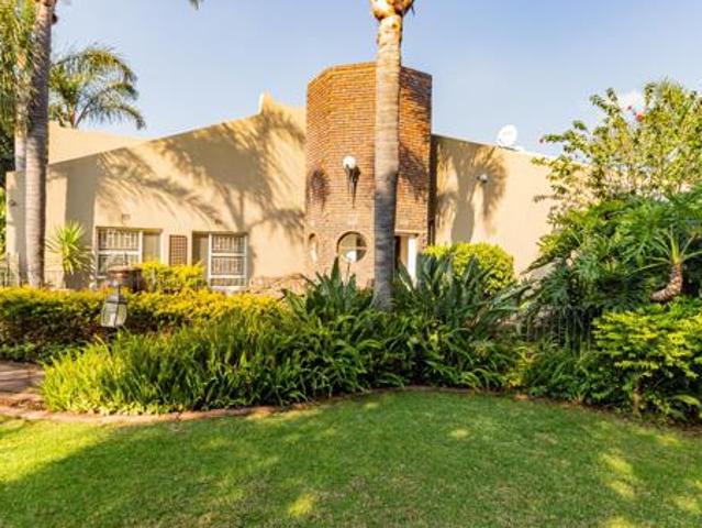 5 Bedroom House in Noordheuwel